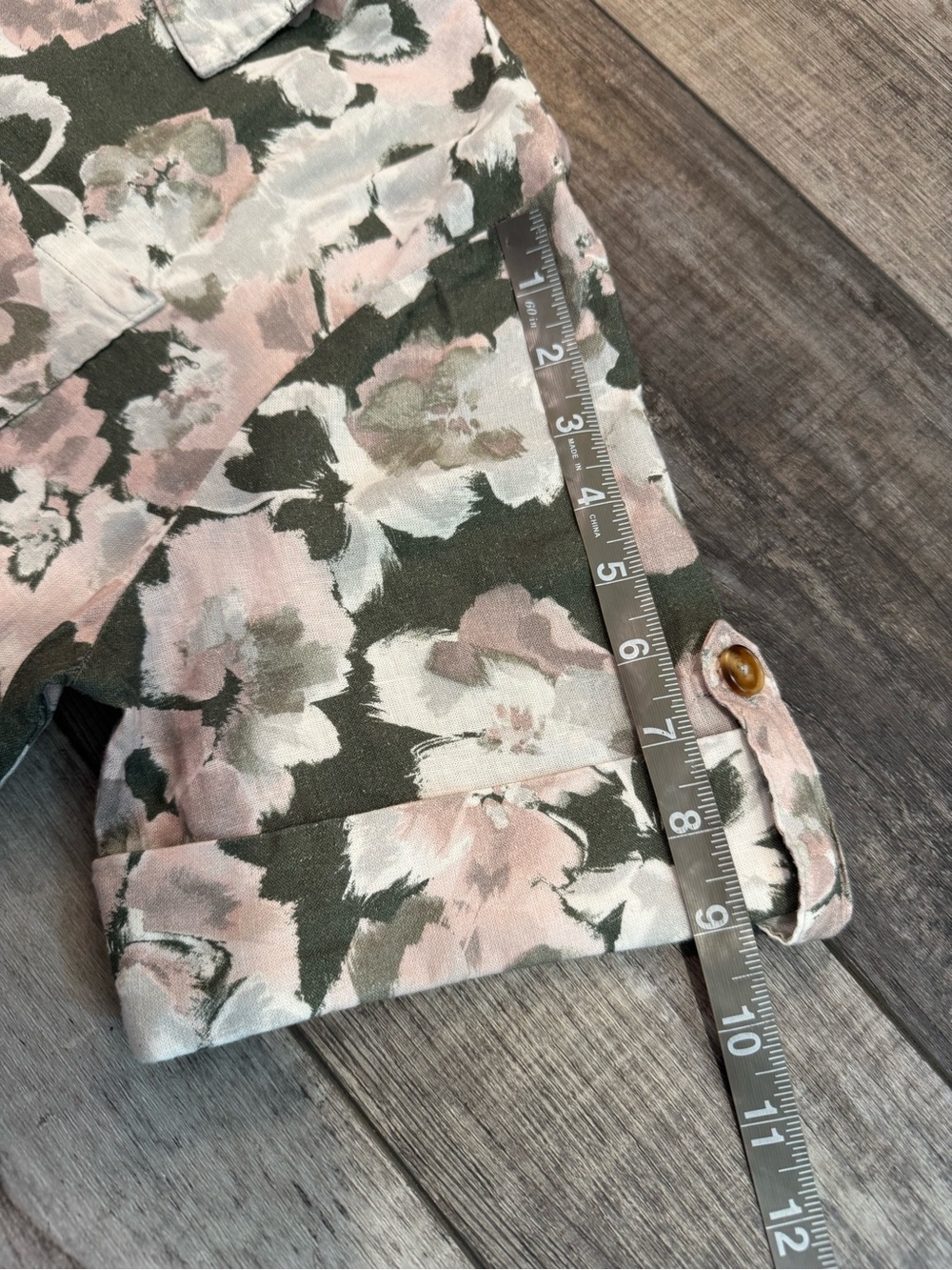 Nwt Kut from the Kloth Olive and Blush Floral Button-Front Short Sleeve Top - Picture 8 of 10